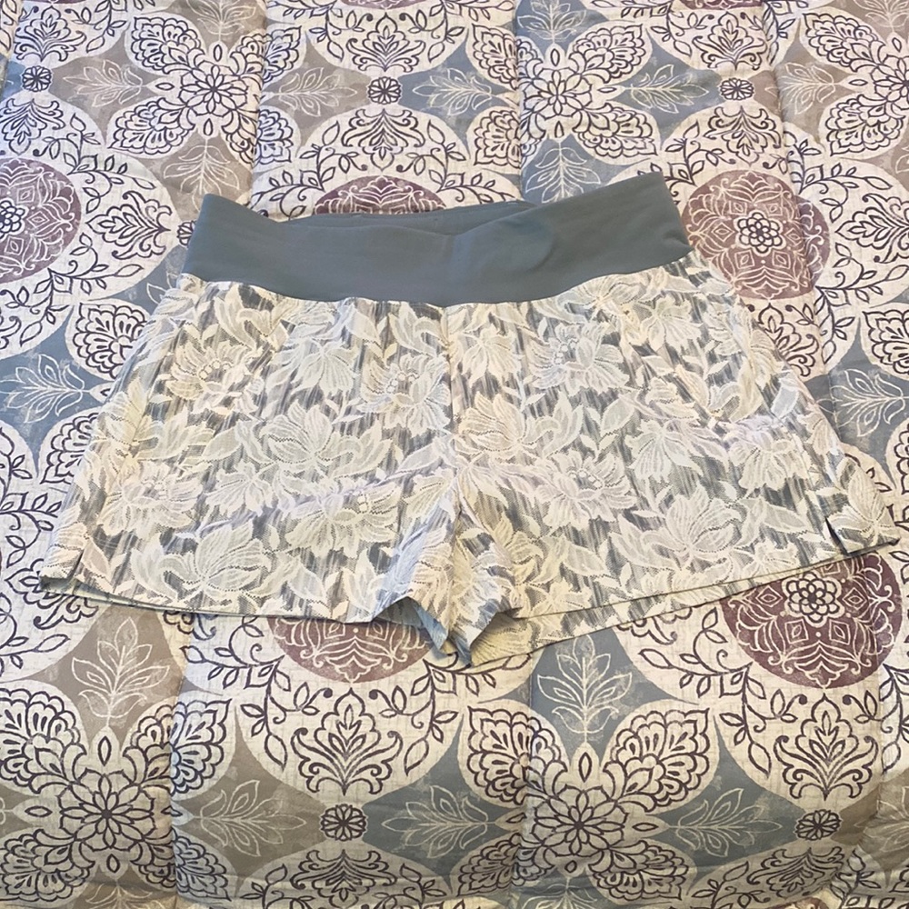 Athleta Trekkie North Shorts Size 8
